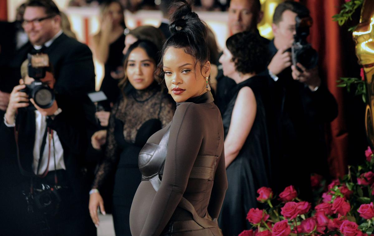 Rihanna | Da je noseča, je razkrila na zelo spektakularen način. | Foto Guliverimage