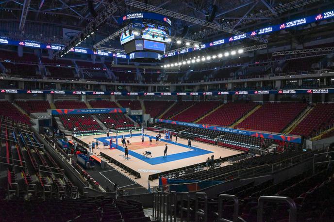 slovenska odbojkarska reprezentanca | Slovenski odbojkarji so preizkusili dvorano SM Mall of Asia Arena v Pasay Cityju, kjer bodo med sredo in nedeljo potrjevali vstopnico za sklepni turnir. | Foto OZS