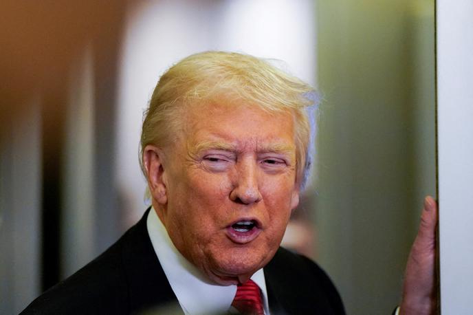 Donald Trump | Poskusi se izvajajo tudi v Severni Koreji in Pakistanu. "Nočem, da smo edina država, ki ne izvaja poskusov," je dejal ameriški predsednik Donald Trump. Za svoje trditve ni predložil nobenih dokazov, piše časopis Zeit. | Foto Reuters