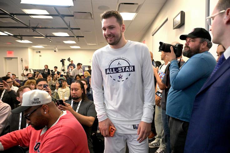 V noči na ponedeljek bo po dolgem času zaigral na parketu, a na žalost ljubiteljev atraktivne košarke le v uvodnih minutah. | Foto: Reuters