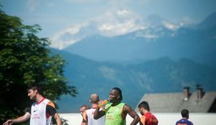 Foto: Razigrani Drogba na treningu igral kamen, papir in škarje