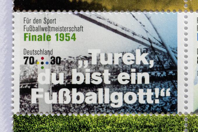 "Turek, ti si nogometni bog," je pisalo na poštni znamki, s katero so se Nemci spomnili na prvi naslov svetovnega prvaka v nogometu. Pozneje so bili najboljši na svetu še trikrat (1974, 1990, 2014). | Foto: Guliverimage/Vladimir Fedorenko