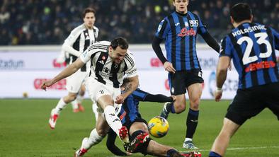 Bologna končala zmagoviti niz Interja, Juventus do točke pri Atalanti, Milan do zmage v Comu