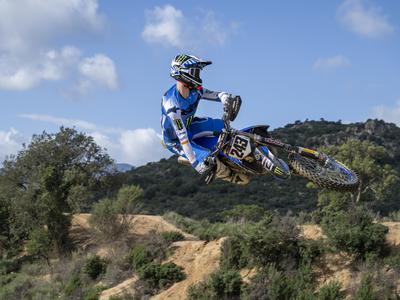 Tim Gajser že to nedeljo prvič proti trojici na Hondi