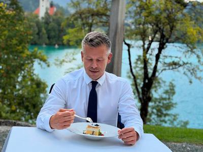 Madžarski premier Magyar navdušen nad blejsko kremšnito: Božansko