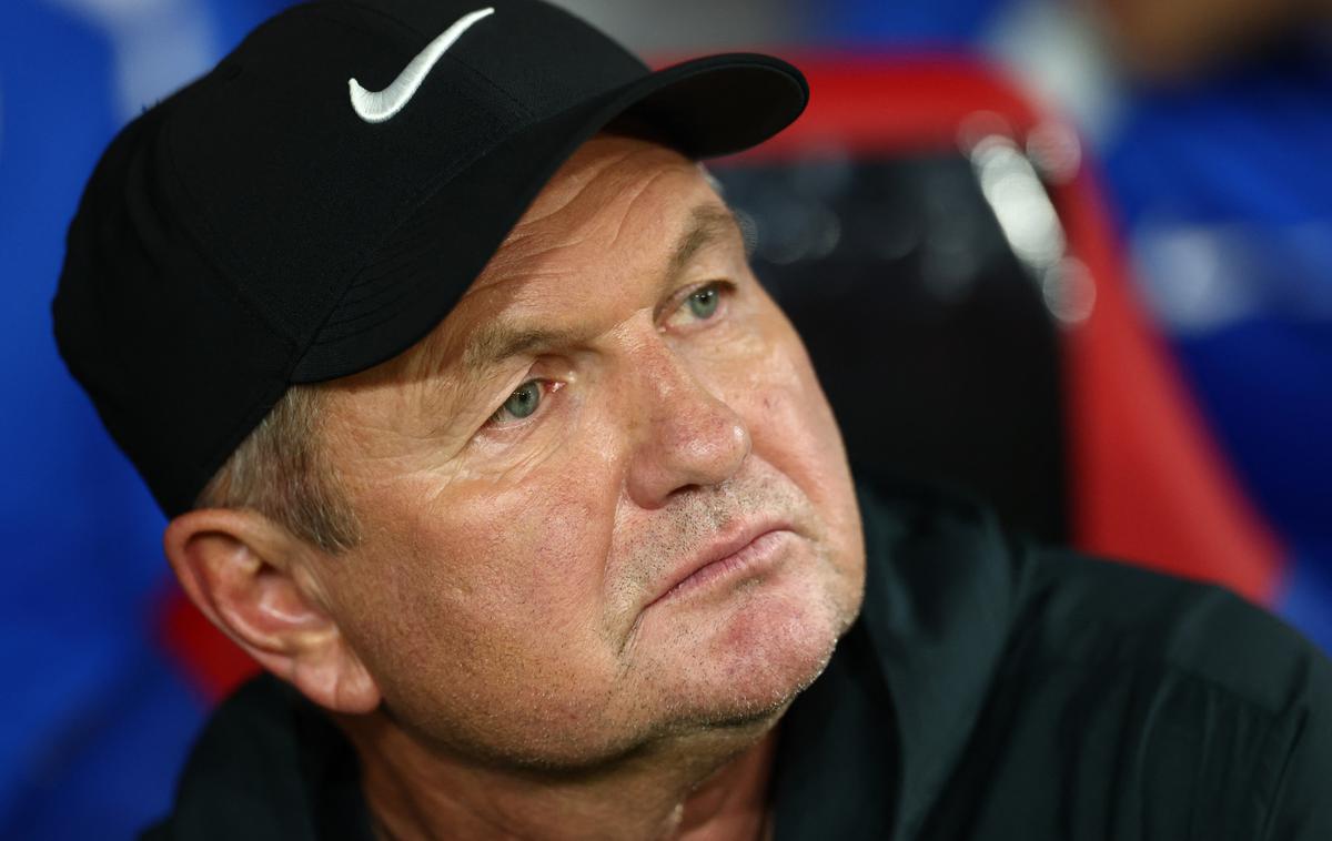 Matjaž Kek | Matjaž Kek je s Slovenijo doživel prvi poraz v letu 2025. Ta zelo peče navijače, saj so bili slovenski nogometaši nemočni proti razigrani Švici. | Foto Reuters