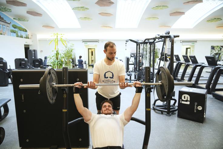 Sveti oče se ni obnašal nič drugače kot drugi člani fitnes centra Omega, je povedal osebni trener Masella. | Foto: Guliverimage