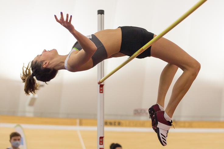 Lara Omerzu je v skoku v višino premagala Lio Apostolovski. | Foto: Peter Kastelic/AZS