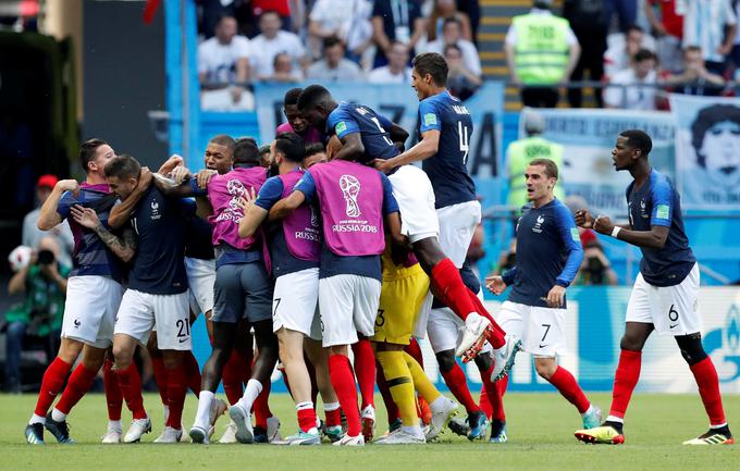 Francozi se veselijo napredovanja med osem najboljših ekip sveta. | Foto: Reuters