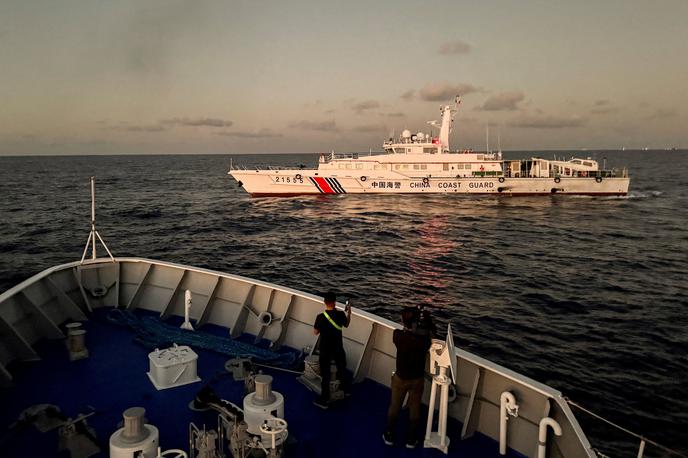 Kitajska ladja | V zadnjih mesecih so pogoste konfrontacije med mornaricama Filipinov in Kitajske, med drugim je bilo tudi več trčenj med plovili. | Foto Reuters