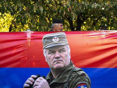 Srbija se poslavlja od vojnega zločinca Ratka Mladića #video #foto