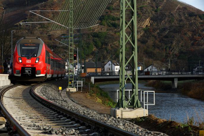 Deutsche Bahn, Nemčija | Infrastrukturno enoto Deutsche Bahna InfraGo je doletela kazen v višini 2,8 milijona evrov, ker ni zagotovila ustreznega vnaprejšnjega obveščanja o gradbenih delih. | Foto Reuters