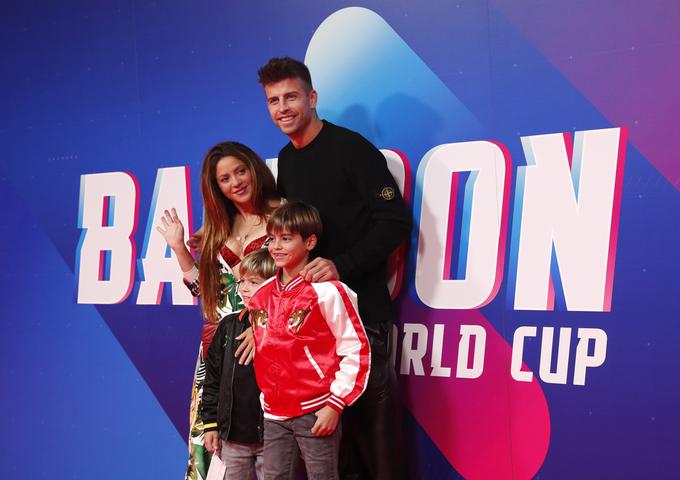 Shakira in Pique s sinovoma Sasho in Milanom oktobra lani | Foto: Reuters