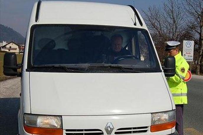 Nas lahko policist ustavi zgolj preventivno?