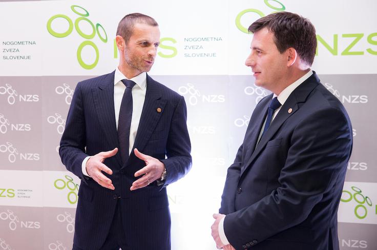 Aleš Zavrl (desno) je kot dolgoletni generalni sekretar NZS tesno sodeloval z Aleksandrom Čeferinom, enim izmed štirih predsednikov NZS v obdobju državne samostojnosti (Rudi Zavrl, Ivan Simič, Aleksander Čeferin in Radenko Mijatović). | Foto: Vid Ponikvar