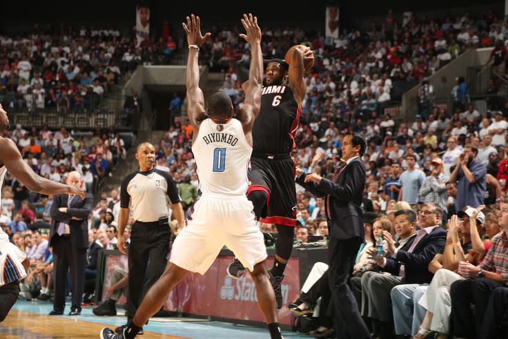 LeBron James Miami Heat Strelski rekord je James dosegel v dresu Miamija. 3. marca 2014 je na tekmi proti ekipi Charlotte Bobcats dosegel kar 61 točk. | Foto: Getty Images