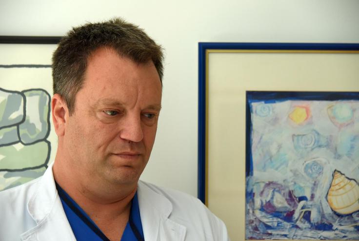 Direktor puljske bolnišnice je dejal, da imajo na oddelku za infektologijo šest odmerkov seruma, na urgenci pa pet ampul seruma. V kratkem ga bodo še dokupili.  | Foto: Pixsell/Sasa Miljevic