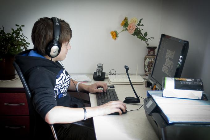 Vsak osmi starš za svojega otroka meni, da je zasvojen z internetom. | Foto: Thinkstock
