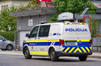 Policija prevzela 206 pištol, 77 pušk, 108 bomb in več kot 30 tisoč nabojev. Podrobnosti bodo znane v sredo.