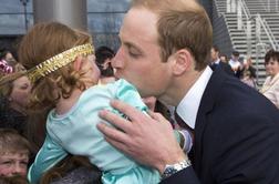 Video: Kako je punčka zavrnila poljub princa Williama