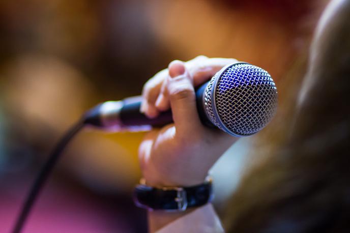 mikrofon, petje | Foto Thinkstock