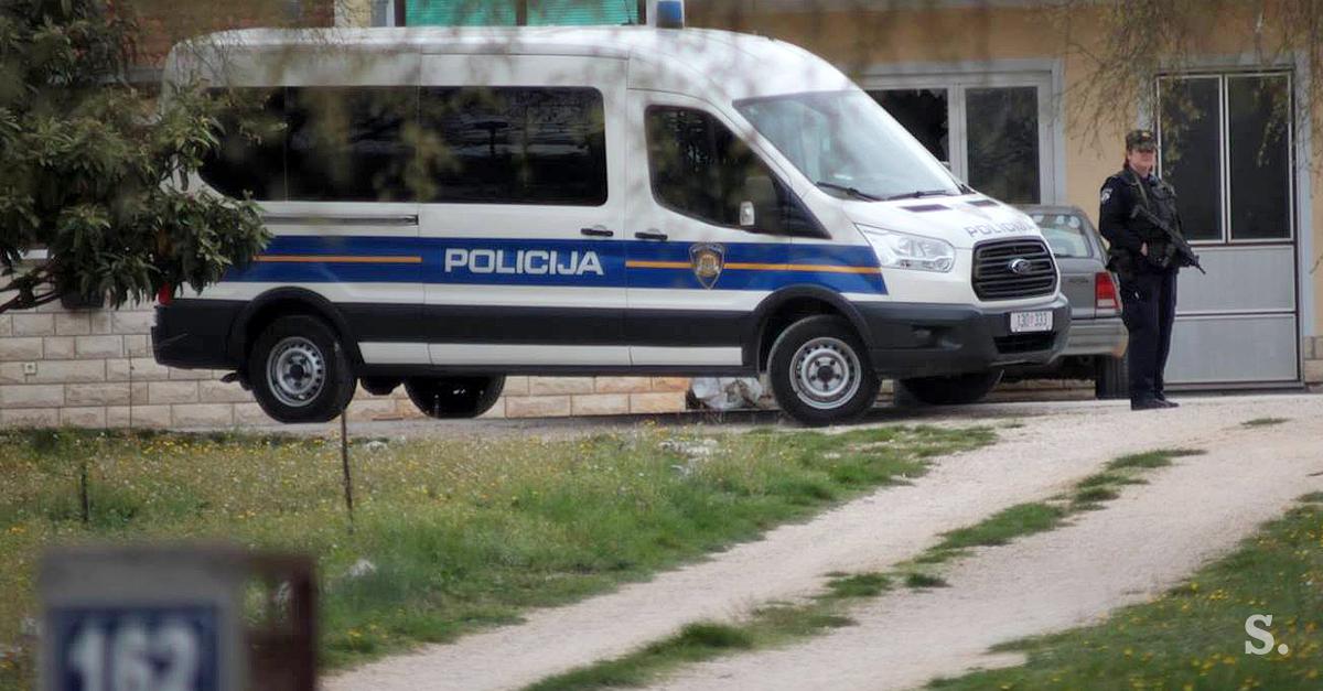 7db913947a22ba198610-hrvaska-policija.jp