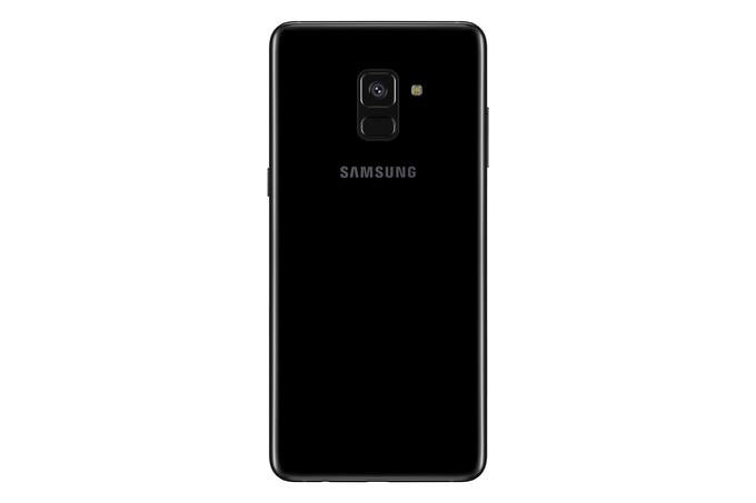 Po 19. januarju, ko bo stekla prodaja pametnega telefona Samsung Galaxy A8 (2018) v Sloveniji, bo mogoče izbirati med tremi barvami: črno, sivo in zlato. | Foto: Samsung Slovenija