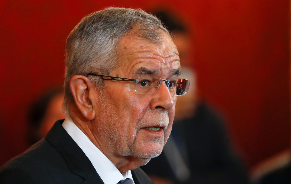 Alexander van der Bellen | "Kakšno podobo Avstrije želimo pokazati Evropi in svetu," je v kratkem govoru ob sprejetju odstopa vlade vprašal Alexander van der Bellen.  | Foto Reuters