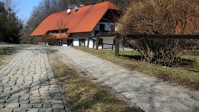 Turistična kmetija Šeruga: po domače med potočki in tratami