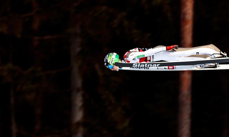 Domen je že v kvalifikacijah skušal podreti rekord prenovljene skakalnice v Engelbergu. | Foto: Sportida