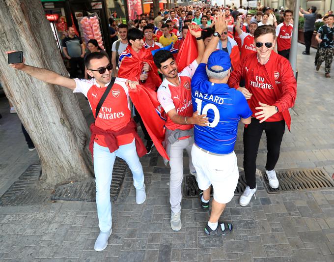 Ulice prestolnice Azerbajdžana so polne navijačev londonskih velikanov. | Foto: Reuters
