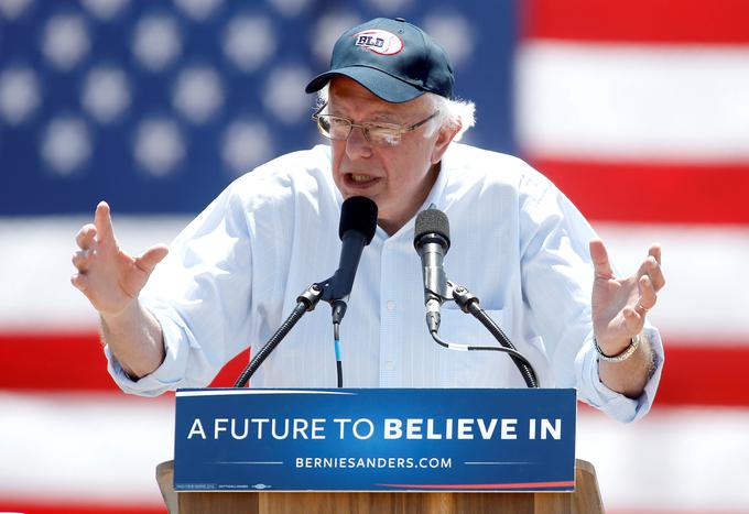 Bernie Sanders je v boju za demokratsko predsedniško nominacijo na volitvah leta 2016 izgubil proti kasnejši demokratski kandidatki za predsednico ZDA Hillary Clinton. | Foto: Reuters