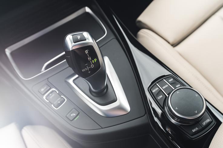BMW serija 1 je opremljena z inovativnimi varnostnimi in asistenčnimi sistemi, ki nudijo vozniku in potnikom brezkompromisno varnost v vseh pogojih. | Foto: Gašper Pirman