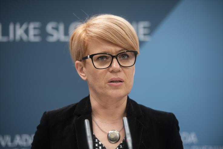 Podpora stranki DeSUS je pred izredno sejo sveta stranke, na kateri bodo odločali o usodi predsednice Aleksandre Pivec, zrasla na 5,6 odstotka. | Foto: STA ,