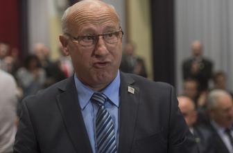 OKS o skladih za socialno ogrožene športnike in zvezah v težavah