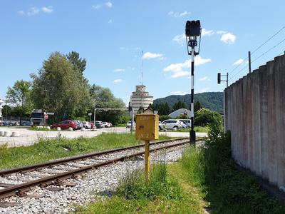 Prijeli tri osumljence na železniških tirih, prerezali so vodnike prometne signalizacije