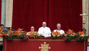 Papež po krvavih napadih na Šrilanki izrazil bolečino