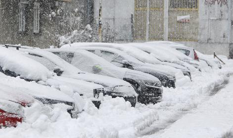 Desettisoči brez elektrike, kaos v prometu