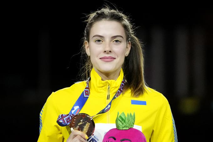 Svetovna prvakinja si je v znak spoštovanja do Ukrajine nohte in veke obarvala v barve ukrajinske zastave, veke v rumeno, nohte pa v modro in rumeno.  | Foto: Guliverimage/Vladimir Fedorenko