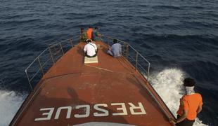 Po nesreči indonezijskega trajekta našli 23 preživelih