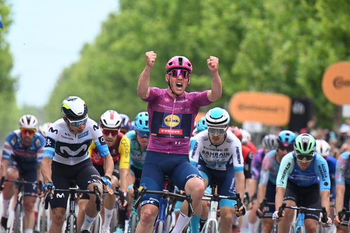 Mads Pedersen, Dirka po Italiji, 3. etapa | Primož Roglič je po enem dnevu spet predal rožnato majico vodilnega na Giru Dancu Madsu Pedersenu. | Foto Guliverimage