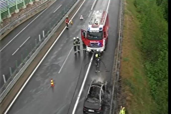 Goreče vozilo na vipavski hitri cesti | Na vipavski hitri cesti je zagorelo vozilo. | Foto DRSI