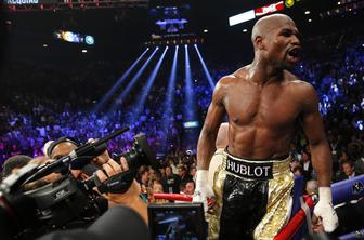 Mayweather ni plačal pristojbine, zato je izgubil svetovni naslov