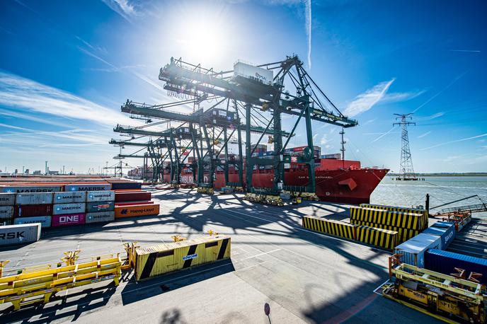 pristanišče Antwerpen | Belgijska policija je lani v pristanišču Antwerpen zasegla rekordnih 109,9 tone kokaina, nizozemska pa v pristaniščih Rotterdam in Vlissingen 52,5 tone.  | Foto Reuters