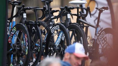 Tatovi koles znova na delu: ekipi TotalEnergies ukradli kar dvajset koles