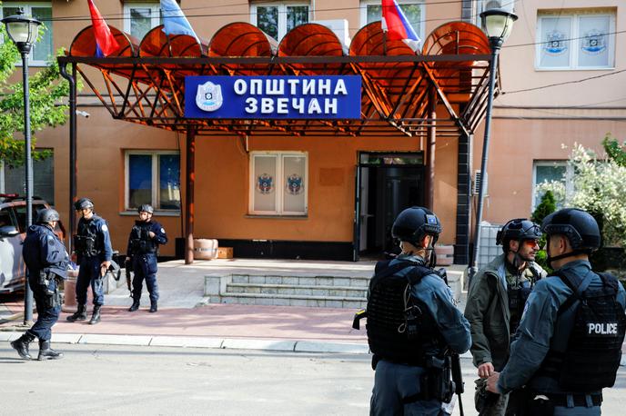 Kosovo | Kosovska policija ostaja prisotna na območju in napoveduje nadaljnje ukrepe za zagotavljanje varnosti za vse ljudi in preprečevanje kriminalnih dejanj. | Foto Reuters