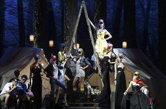 Dsquared2 navdihuje taborjenje