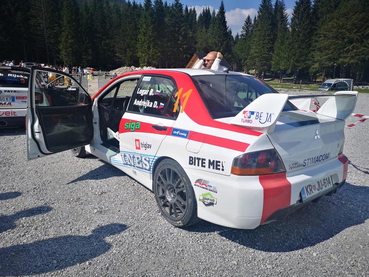 Nekoč pri Janiju Trčku, danes pri Boštjanu Logarju – mitsubishi lancer EVO9. | Foto: Gregor Pavšič