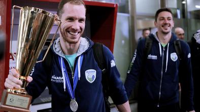 Poglejte, kako čustveno je bilo ponoči na Brniku #foto #video