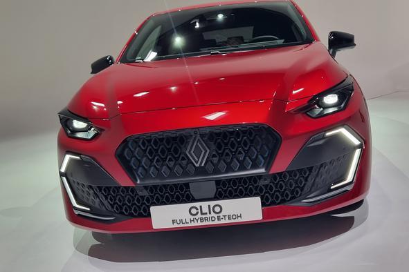 Osupljivo razkritje, to je novi renault clio: tako drugačen, da kar vzame sapo #video